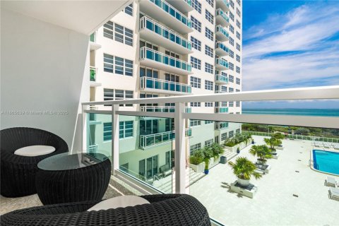 Condo in Miami Beach, Florida, 1 bedroom  № 1897465 - photo 6