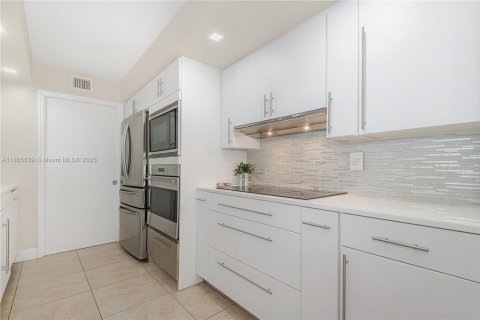 Condo in Miami Beach, Florida, 1 bedroom  № 1897465 - photo 8
