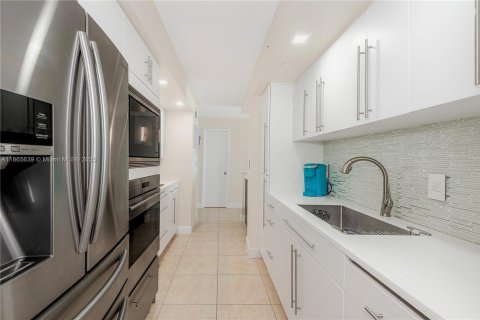 Condo in Miami Beach, Florida, 1 bedroom  № 1897465 - photo 9