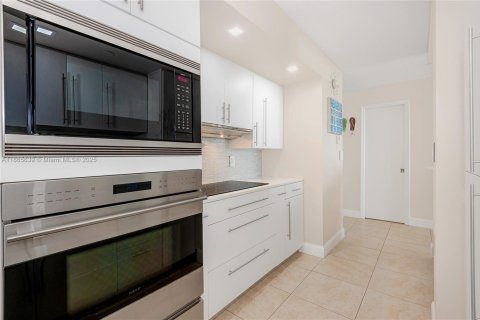 Condo in Miami Beach, Florida, 1 bedroom  № 1897465 - photo 7
