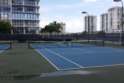 Copropriété à louer à Hallandale Beach, Floride: 1 chambre, 85.01 m2 № 1892095 - photo 12