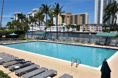 Copropriété à louer à Hallandale Beach, Floride: 1 chambre, 85.01 m2 № 1892095 - photo 11