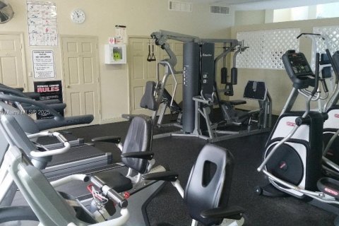 Copropriété à louer à Hallandale Beach, Floride: 1 chambre, 85.01 m2 № 1892095 - photo 13