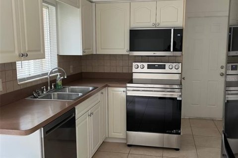 Villa ou maison à louer à Clearwater, Floride: 2 chambres, 87.98 m2 № 2431112 - photo 5