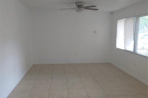 Villa ou maison à louer à Clearwater, Floride: 2 chambres, 87.98 m2 № 2431112 - photo 3