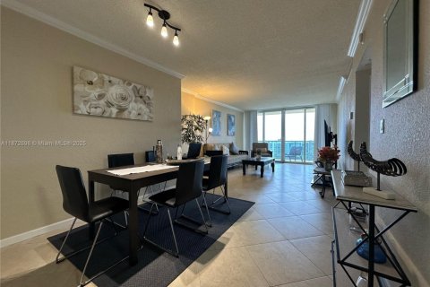Снять в аренду кондоминиум в Холливуд, Флорида 1 спальня, 69.21м2, № 1924227 - фото 2