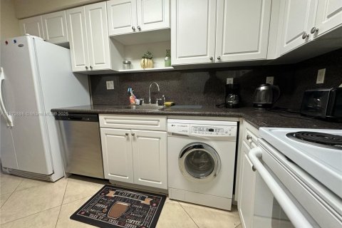 Снять в аренду кондоминиум в Холливуд, Флорида 1 спальня, 69.21м2, № 1924227 - фото 23