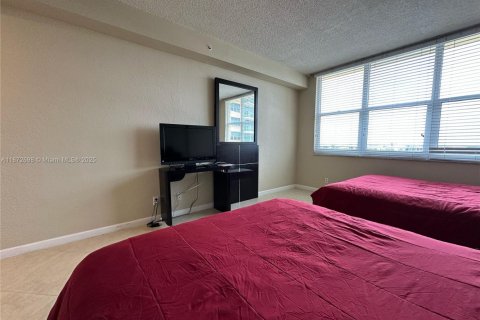 Снять в аренду кондоминиум в Холливуд, Флорида 1 спальня, 69.21м2, № 1924227 - фото 20