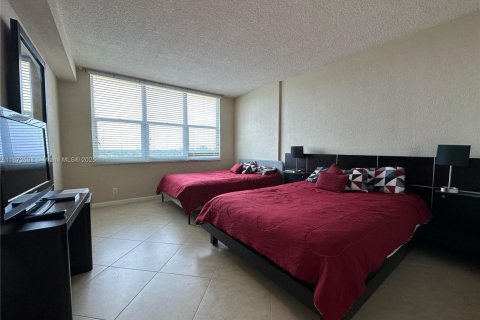 Снять в аренду кондоминиум в Холливуд, Флорида 1 спальня, 69.21м2, № 1924227 - фото 18