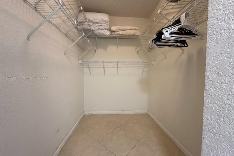 Снять в аренду кондоминиум в Холливуд, Флорида 1 спальня, 69.21м2, № 1924227 - фото 17