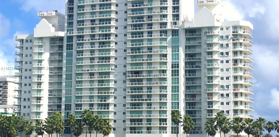 Кондоминиум с 2 спальнями в Майами-Бич, Флорида № 1937824