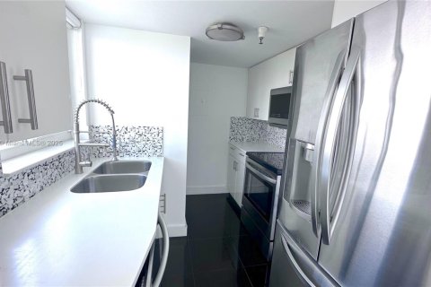 Снять в аренду кондоминиум в Майами-Бич, Флорида 2 спальни, 94.76м2, № 1937824 - фото 8