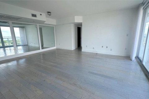 Снять в аренду кондоминиум в Майами-Бич, Флорида 2 спальни, 94.76м2, № 1937824 - фото 5