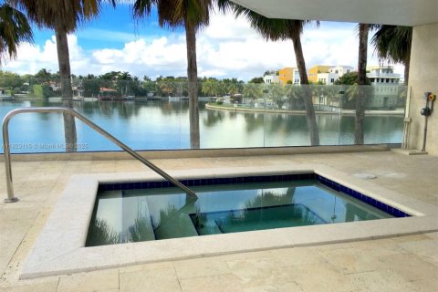 Снять в аренду кондоминиум в Майами-Бич, Флорида 2 спальни, 94.76м2, № 1937824 - фото 18