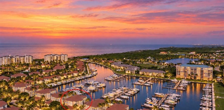 Condominio en Punta Gorda, Florida, 3 dormitorios  № 2430591
