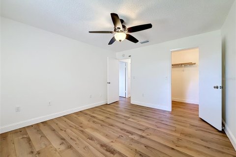 Condo in Saint Petersburg, Florida, 2 bedrooms № 2215618 - photo 30