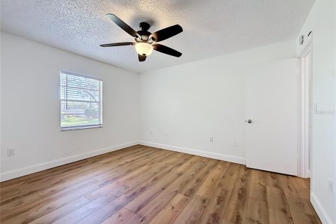 Condo in Saint Petersburg, Florida, 2 bedrooms № 2215618 - photo 29