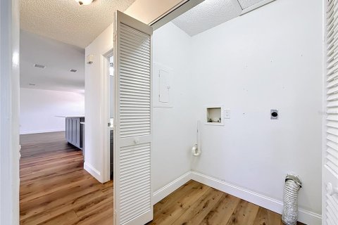 Condo in Saint Petersburg, Florida, 2 bedrooms № 2215618 - photo 25