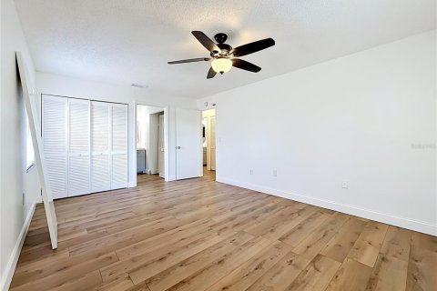 Condo in Saint Petersburg, Florida, 2 bedrooms № 2215618 - photo 22