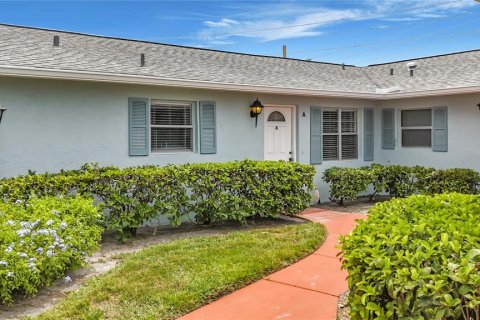 Condo in Saint Petersburg, Florida, 2 bedrooms  № 2215618