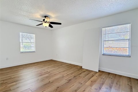 Condo in Saint Petersburg, Florida, 2 bedrooms № 2215618 - photo 20