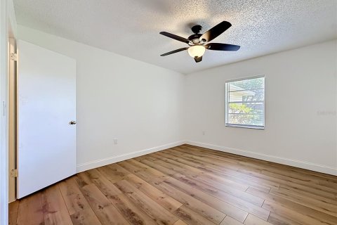Condo in Saint Petersburg, Florida, 2 bedrooms № 2215618 - photo 28