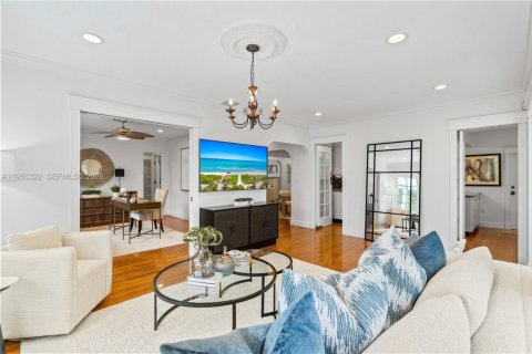 Casa en venta en Coral Gables, Florida, 4 dormitorios, 269.97 m2 № 2010767 - foto 15