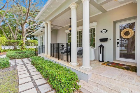 Casa en venta en Coral Gables, Florida, 4 dormitorios, 269.97 m2 № 2010767 - foto 3