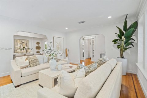 Casa en venta en Coral Gables, Florida, 4 dormitorios, 269.97 m2 № 2010767 - foto 5