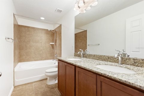 Townhouse in Riverview, Florida 2 bedrooms, 118.91 sq.m. № 2393680 - photo 17
