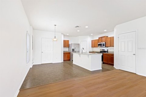 Townhouse in Riverview, Florida 2 bedrooms, 118.91 sq.m. № 2393680 - photo 5