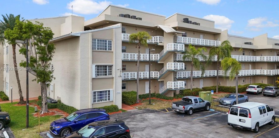 Кондоминиум с 2 спальнями в Катлер-Бей, Флорида № 1991746