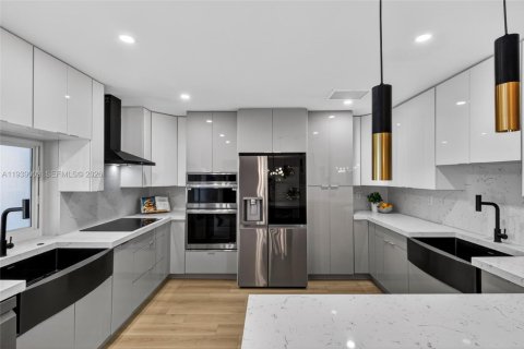 Купить виллу или дом в Холливуд, Флорида 4 спальни, 203.55м2, № 1997599 - фото 16