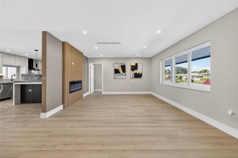 Купить виллу или дом в Холливуд, Флорида 4 спальни, 203.55м2, № 1997599 - фото 7