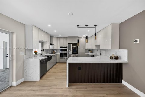 Купить виллу или дом в Холливуд, Флорида 4 спальни, 203.55м2, № 1997599 - фото 15