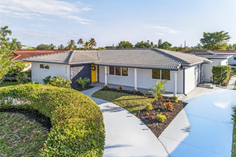 Дом в Холливуд, Флорида 4 спальни, 203.55м2 № 1997599
