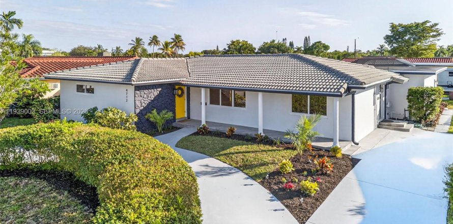 Дом в Холливуд, Флорида 4 спальни, 203.55м2 № 1997599