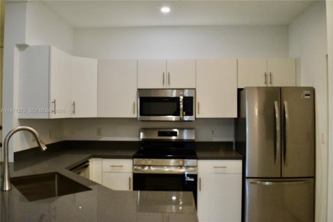 Copropriété à louer à Miramar, Floride: 2 chambres, 99.22 m2 № 2032463 - photo 13