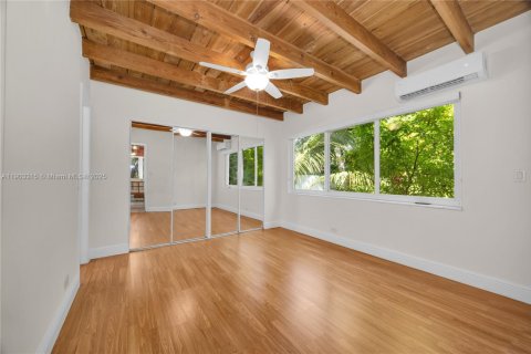 House in Miami, Florida 3 bedrooms, 160.16 sq.m. № 1954734 - photo 16