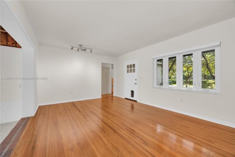 House in Miami, Florida 3 bedrooms, 160.16 sq.m. № 1954734 - photo 9