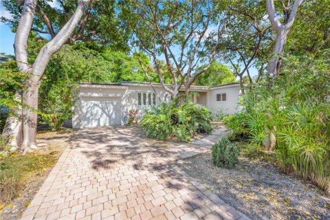 House in Miami, Florida 3 bedrooms, 160.16 sq.m. № 1954734 - photo 28