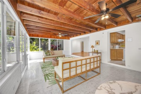 House in Miami, Florida 3 bedrooms, 160.16 sq.m. № 1954734 - photo 10