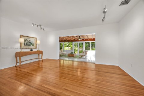 House in Miami, Florida 3 bedrooms, 160.16 sq.m. № 1954734 - photo 7