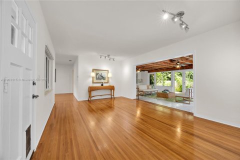 House in Miami, Florida 3 bedrooms, 160.16 sq.m. № 1954734 - photo 4