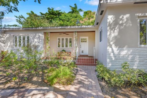 House in Miami, Florida 3 bedrooms, 160.16 sq.m. № 1954734 - photo 29