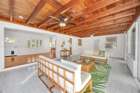 House in Miami, Florida 3 bedrooms, 160.16 sq.m. № 1954734 - photo 13