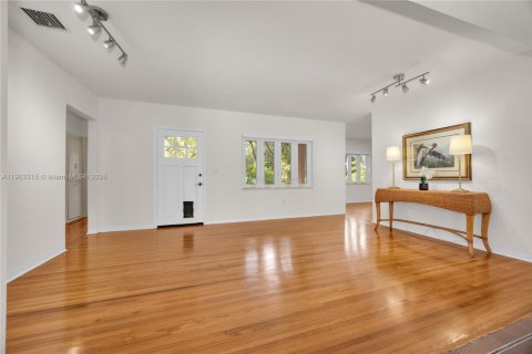 House in Miami, Florida 3 bedrooms, 160.16 sq.m. № 1954734 - photo 8