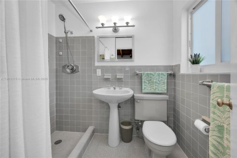 House in Miami, Florida 3 bedrooms, 160.16 sq.m. № 1954734 - photo 22