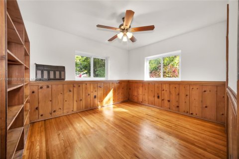 House in Miami, Florida 3 bedrooms, 160.16 sq.m. № 1954734 - photo 19