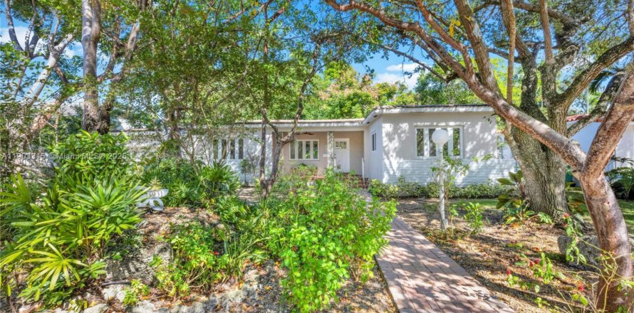 House in Miami, Florida 3 bedrooms, 160.16 sq.m. № 1954734